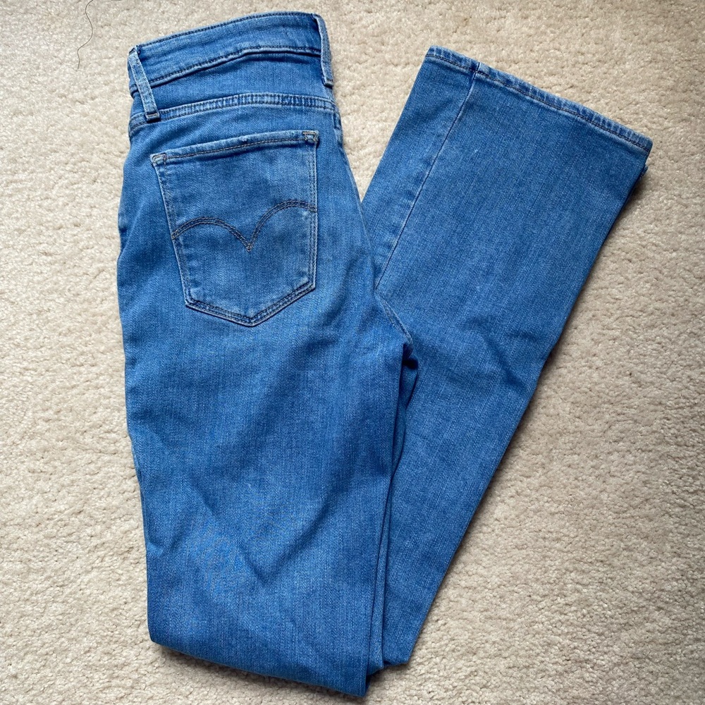 Levi’s 725 light wash bootcut jeans